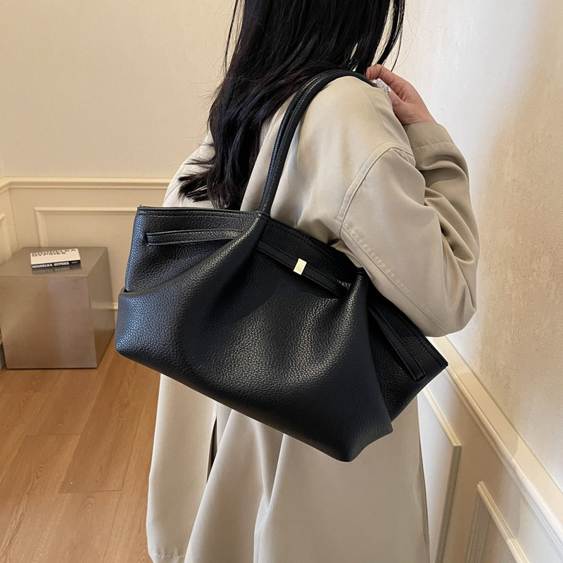 Бордовые женские сумки, роскош – обзор и цена Women Bags Aldo